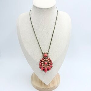 Vintage Crown Trifari Salmon Cabochon Pendant Necklace – Gold Tone